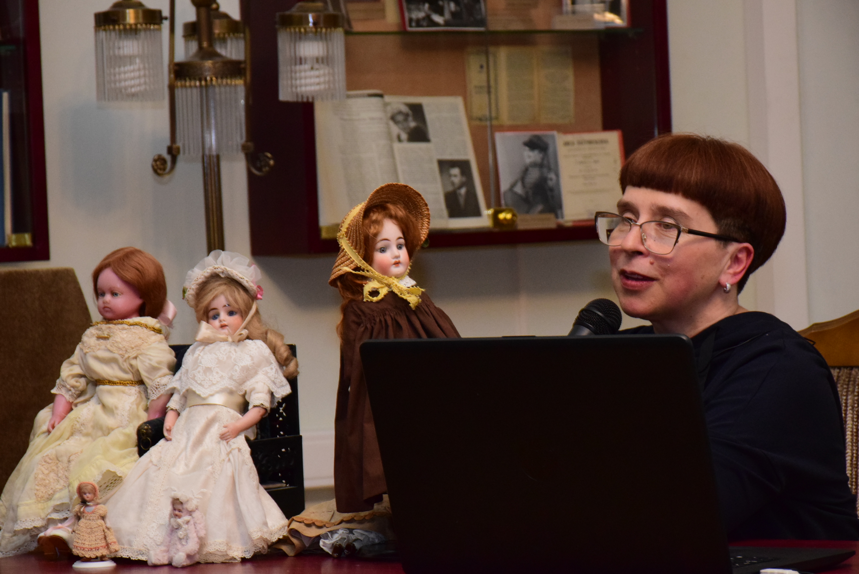 29 апреля в РГБИ состоялась лекция специалиста РГБИ Т.В. Агеевой «“Играй же, Козетта!” К истории антикварной куклы»