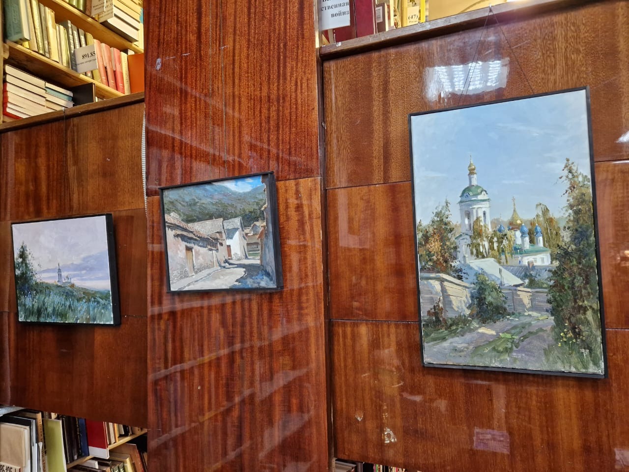 В отделе Абонемента открылась выставка Татьяны Редьки «Воспоминания о лете»